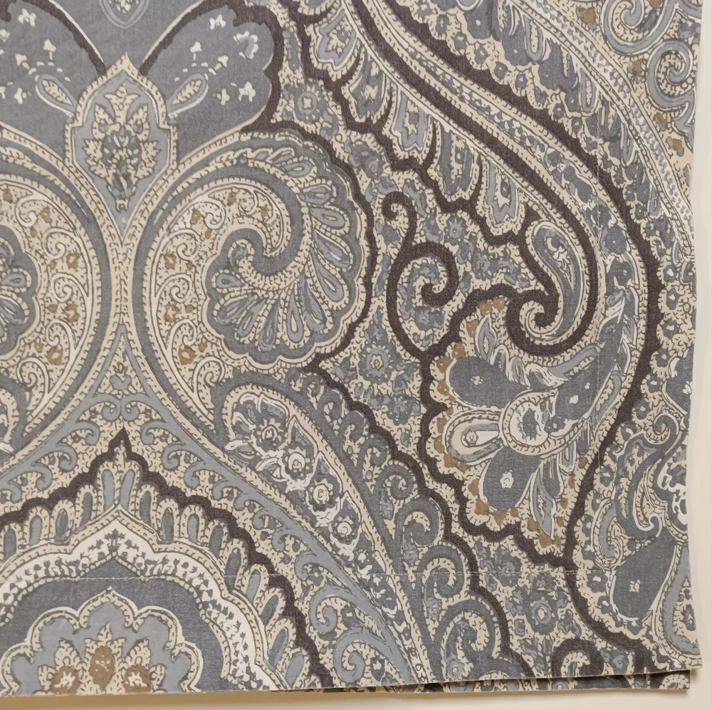 Pottery Barn Gray Paisley Medallion Standard Pillowcase Shams *Pair*